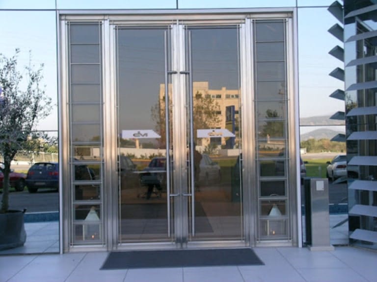 cửa kính khung inox 2 cánh