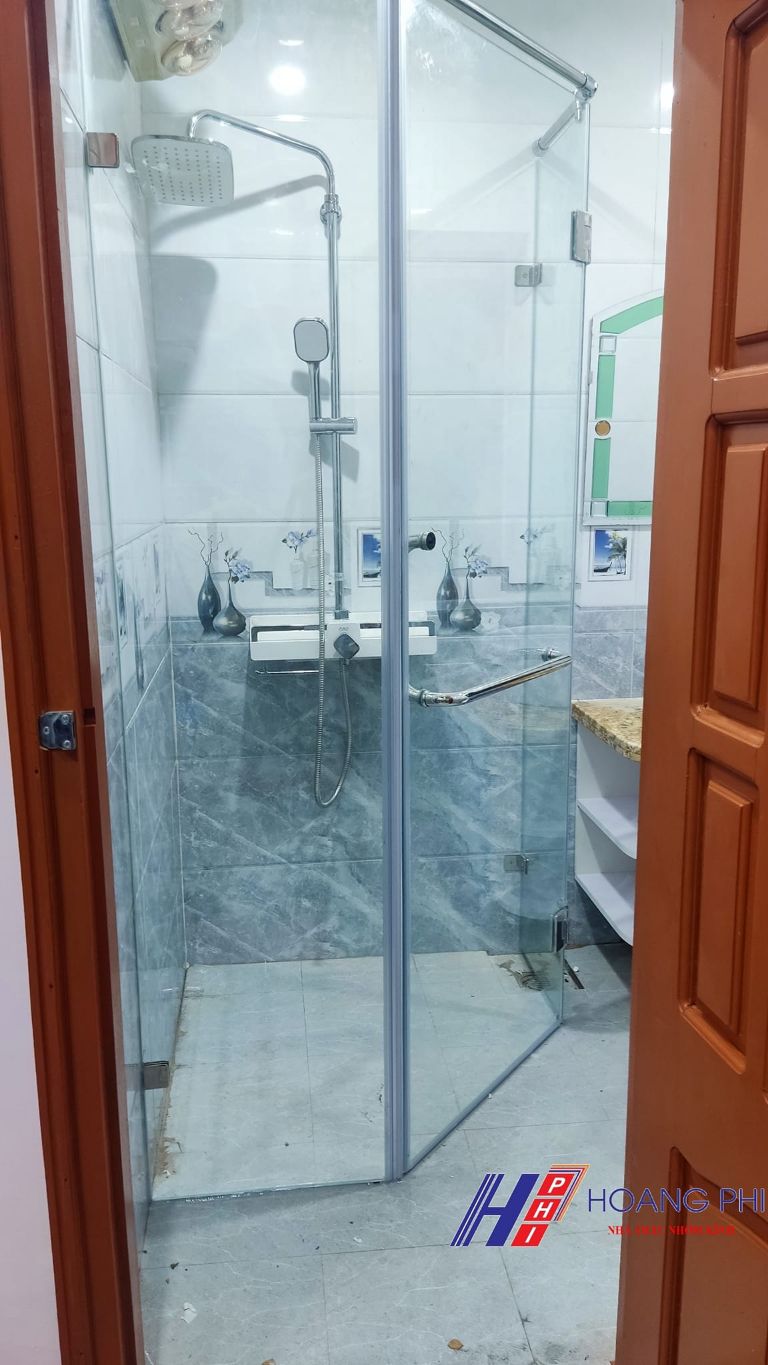váhc tắm kính tắm mở quay